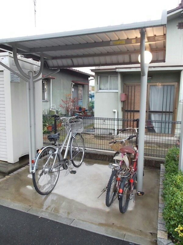 拡大写真:福山市春日町3丁目 2階201の駐輪場