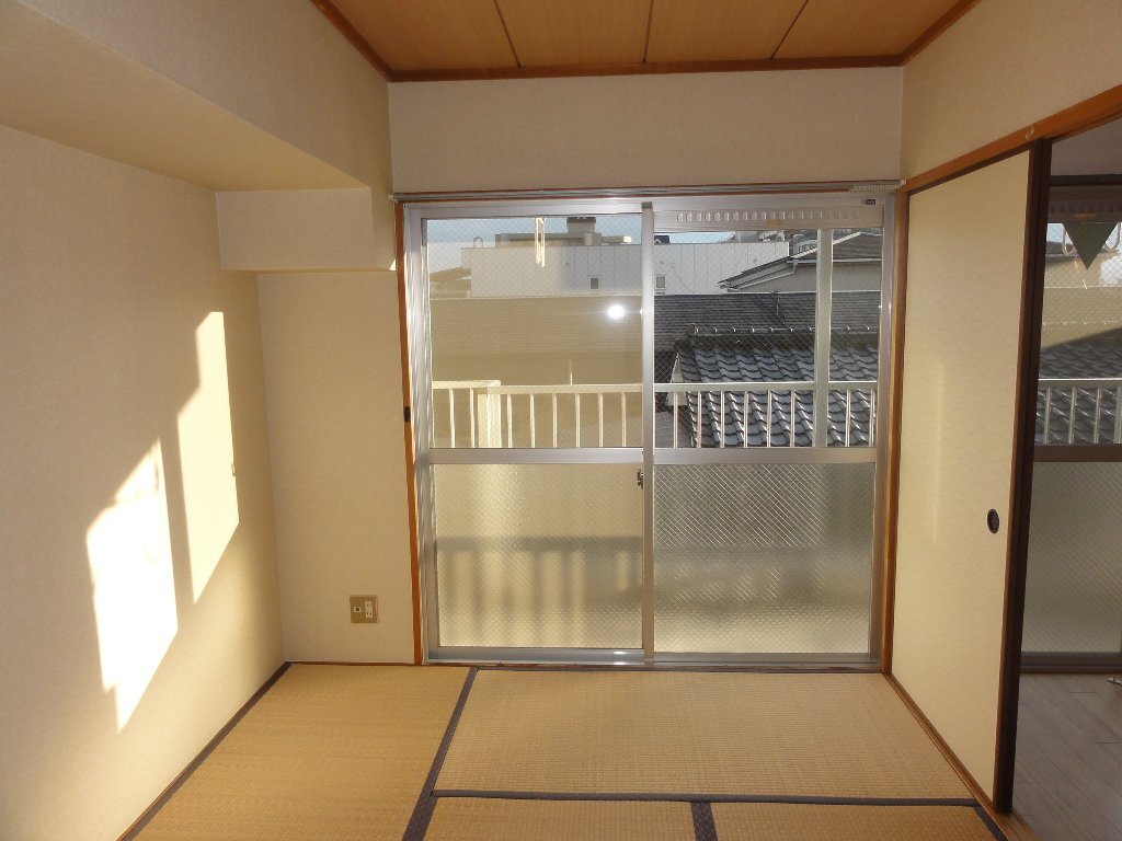 拡大写真：グレース16 3階302の和室