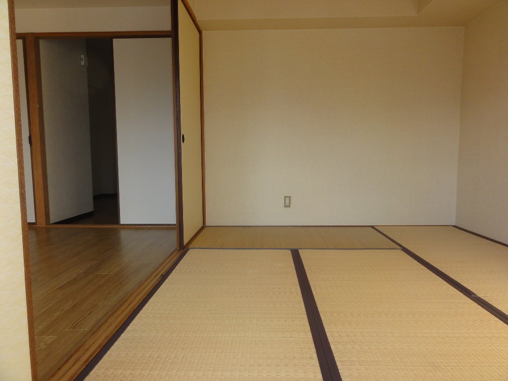 拡大写真：グレース16 3階302の和室