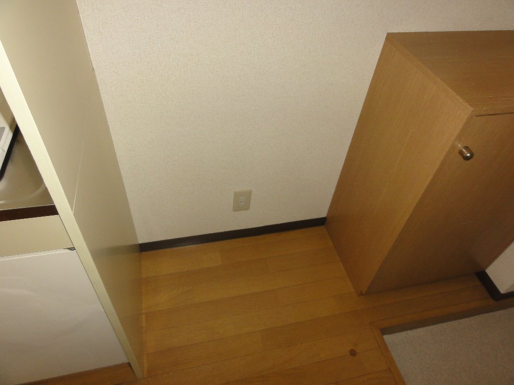 拡大写真：宇治市小倉町寺内 3階301の冷蔵庫置き場