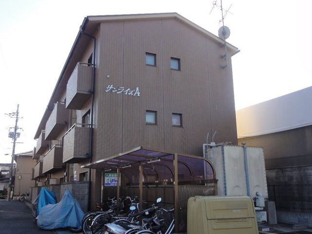 拡大写真：宇治市小倉町寺内 3階301の外観写真（昼）