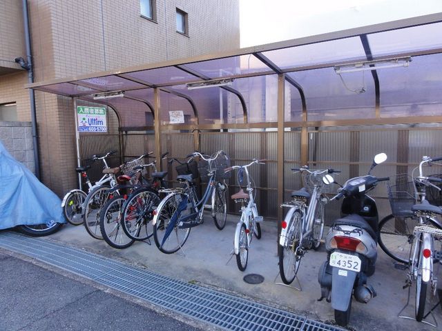 拡大写真：宇治市小倉町寺内 3階301の外観写真（昼）