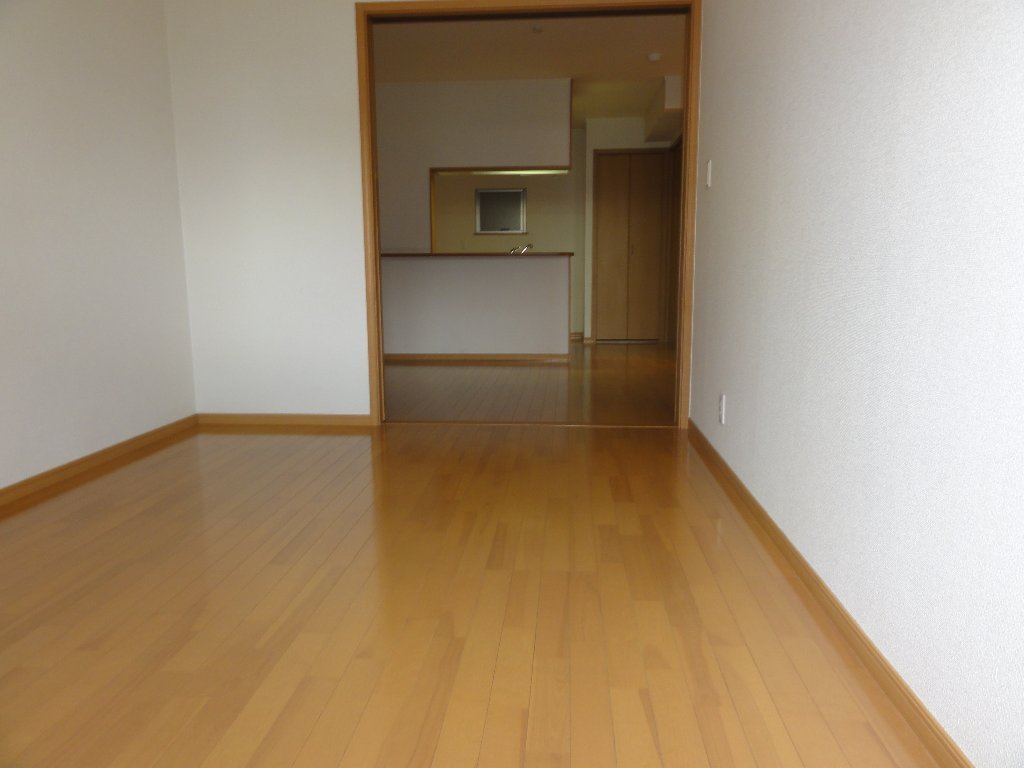 拡大写真：宇治市木幡金草原 1階101の洋室６帖