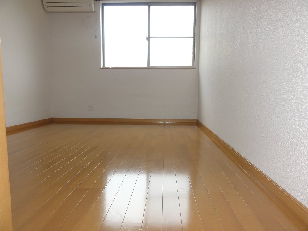 拡大写真：宇治市木幡金草原 1階101の洋室６．５帖