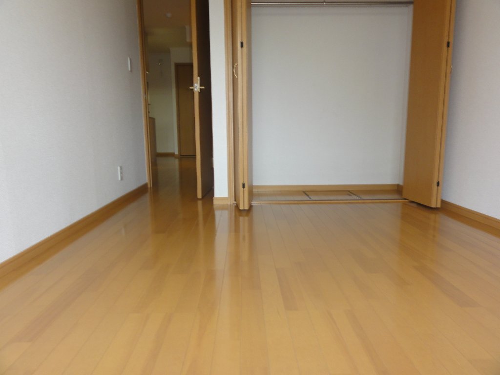 拡大写真：宇治市木幡金草原 1階101の洋室６．５帖