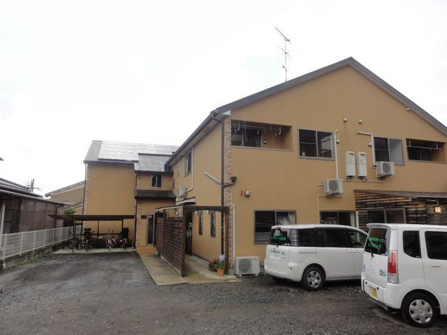 拡大写真：宇治市木幡金草原 1階101の外観写真（昼）