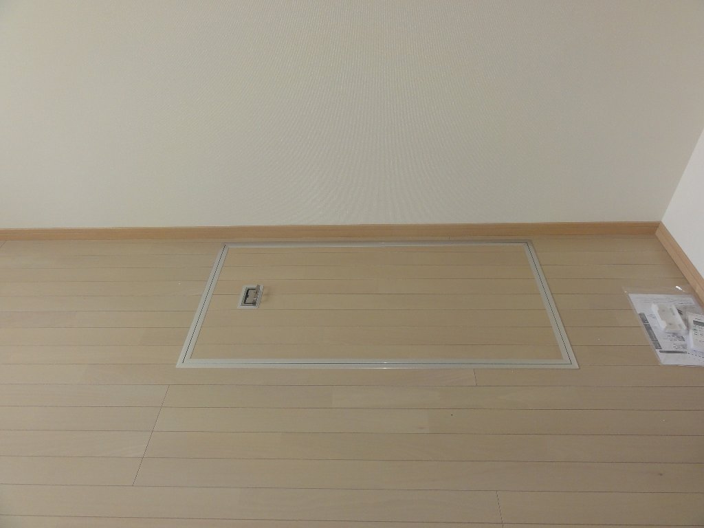 拡大写真：宇治市伊勢田町南山 1階111の床下収納