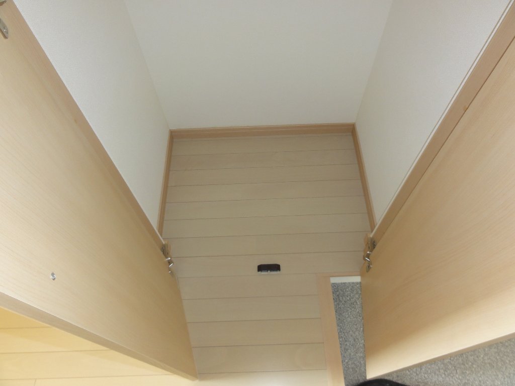 拡大写真：宇治市伊勢田町南山 1階111の収納