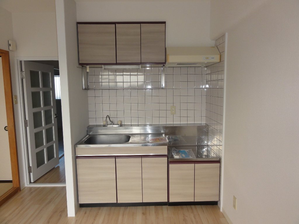 拡大写真：城陽市富野西垣内 6階608のキッチン