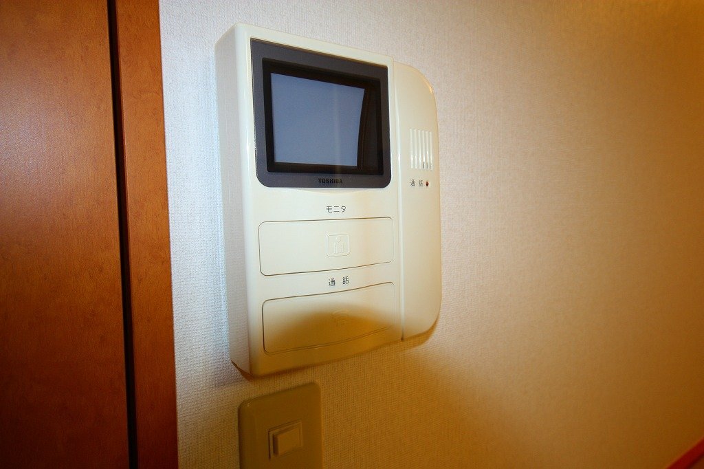拡大写真:レオパレス秋桜 1階102のカメラ付インターホン
