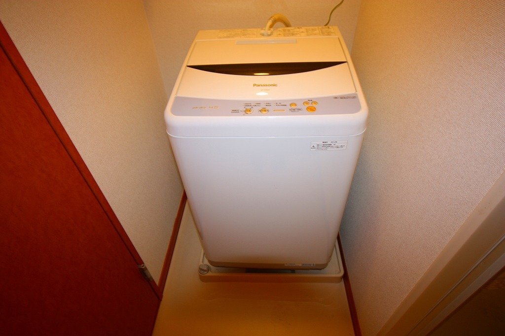 拡大写真:レオパレス秋桜 1階102の洗濯機置場