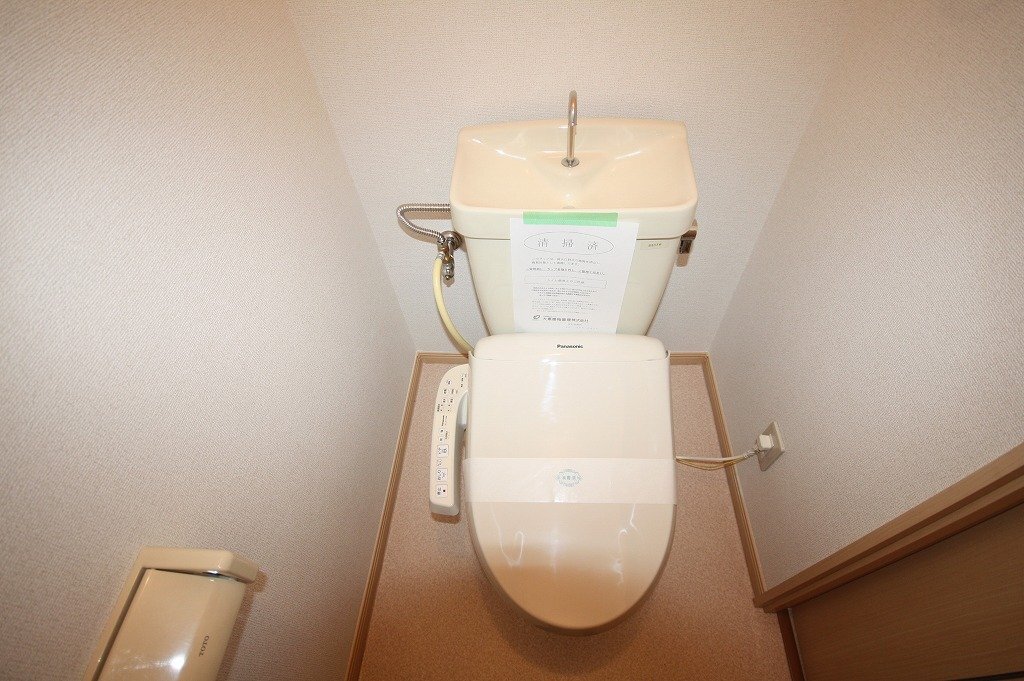 拡大写真:エルディム川善 1階202のシャワー付トイレ
