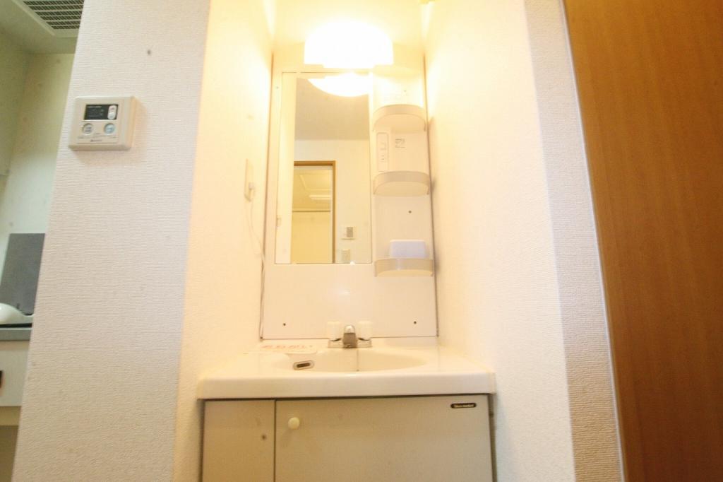 拡大写真:サンライズ宮川 1階205の洗髪洗面化粧台