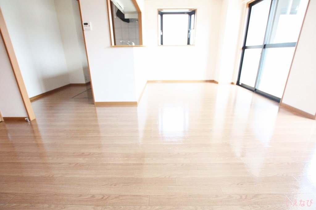 拡大写真:高松市林町 3階302のリビング
