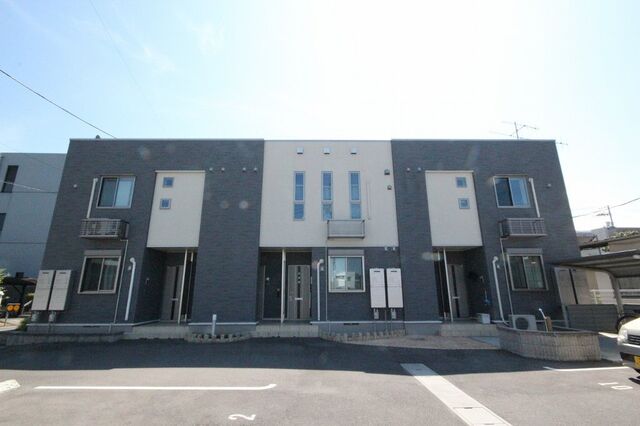 拡大写真:高松市仏生山町甲 2階201の外観写真(昼)