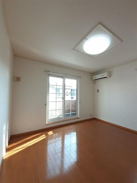 拡大写真:丸亀市津森町 1階203のリビング