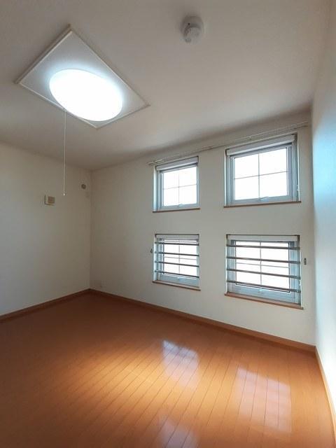 拡大写真:丸亀市津森町 1階203の寝室