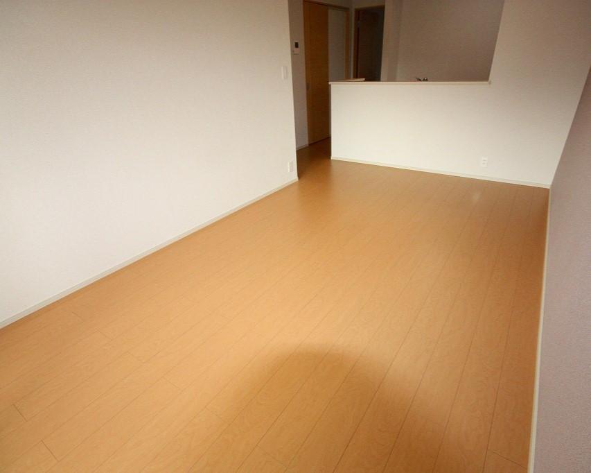 拡大写真:高松市成合町 1階104のリビング