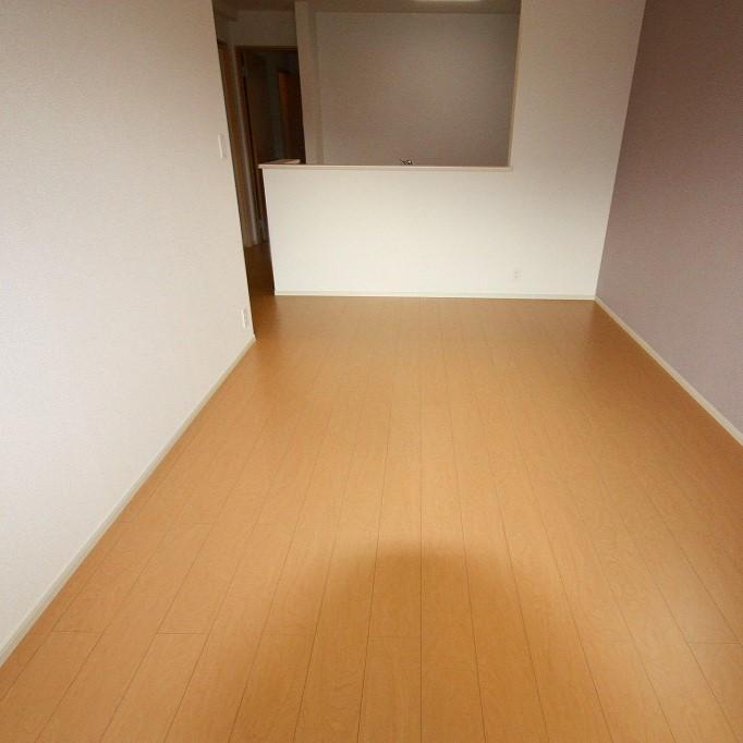 拡大写真:高松市成合町 1階104のリビング