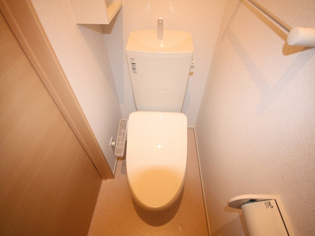 拡大写真：高松市成合町 1階104のトイレ