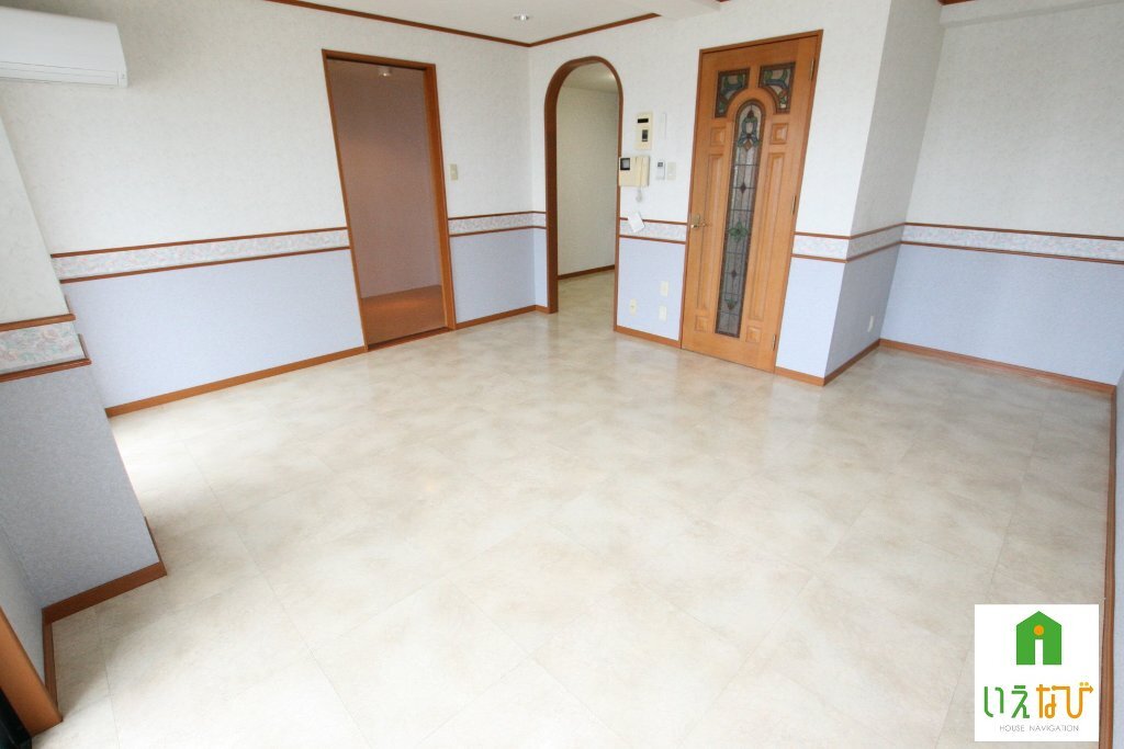 拡大写真：高松市鹿角町 2階302のリビング