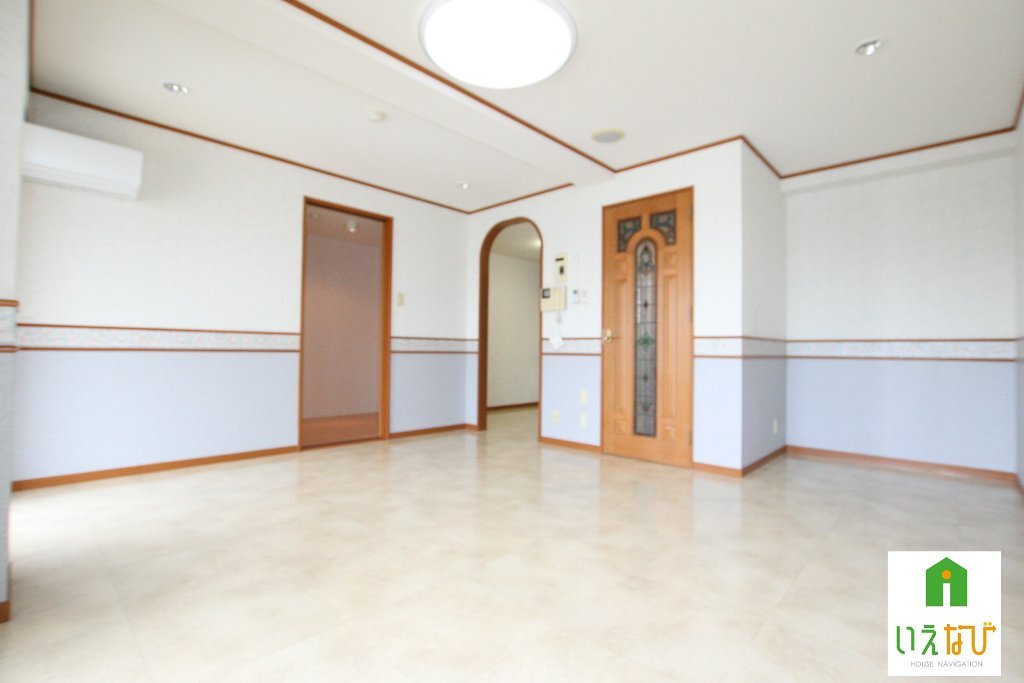 拡大写真：高松市鹿角町 2階302のリビング