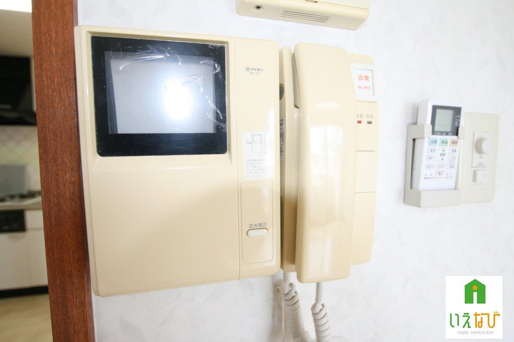 拡大写真：高松市鹿角町 2階302のカメラ付インターホン