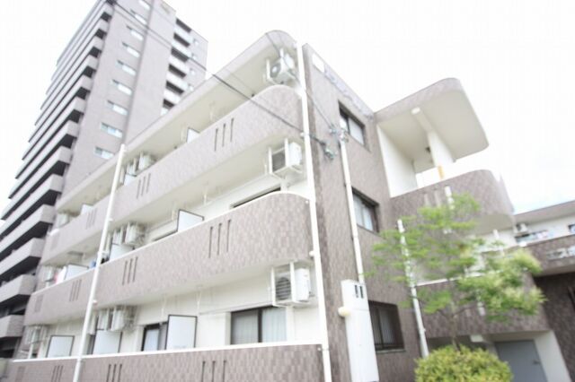 拡大写真:高松市多肥下町 2階205の外観写真(昼)