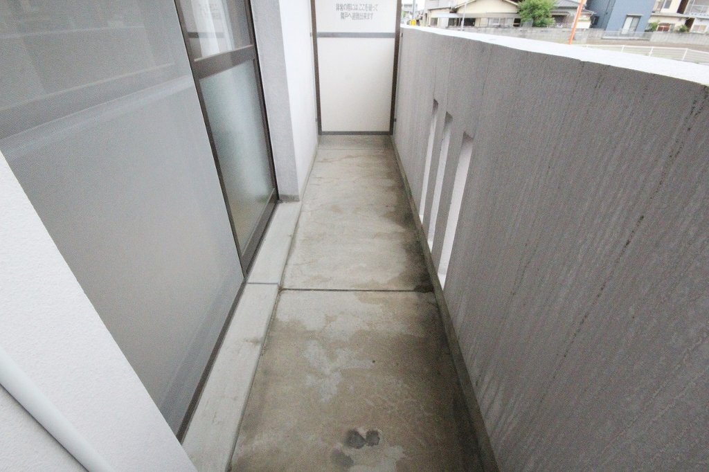 拡大写真:高松市松縄町 3階303のベランダ