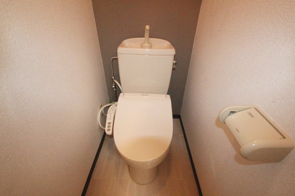 拡大写真:高松市松縄町 3階303のトイレ