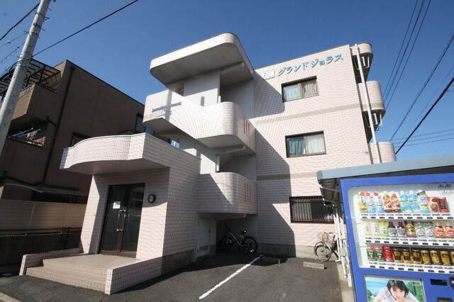 拡大写真：高松市松縄町 3階303の外観写真（昼）