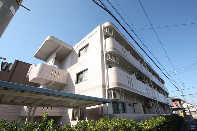 拡大写真：高松市松縄町 3階303の外観写真（昼）