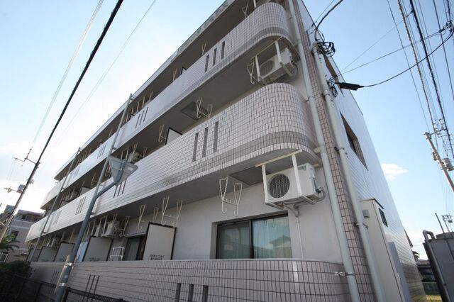 拡大写真：高松市松縄町 3階303の外観写真（昼）