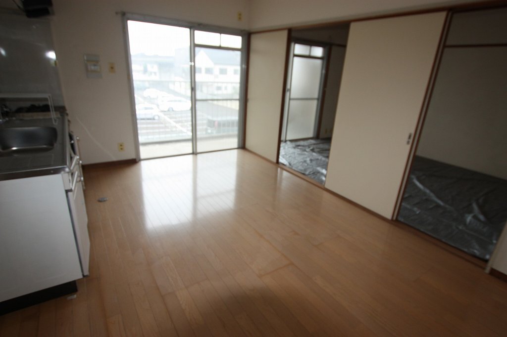 拡大写真:一里山マンション 2階203のリビング