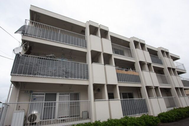 一里山マンションの外観