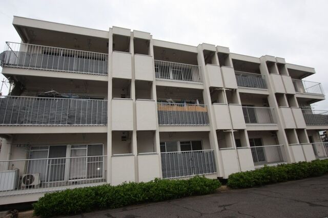 拡大写真:一里山マンション 2階203の外観写真(昼)