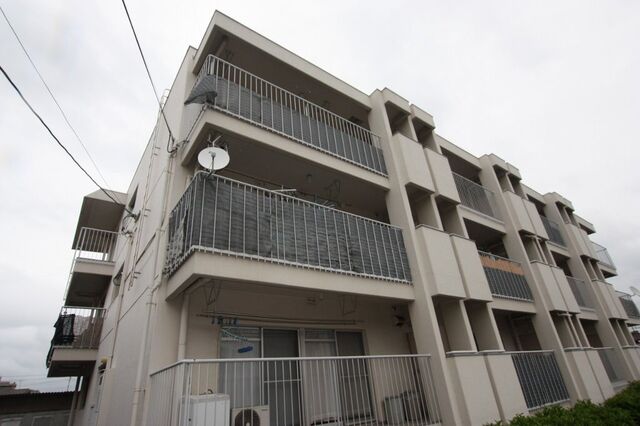 拡大写真:一里山マンション 2階203の外観写真(昼)