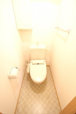 拡大写真:綾歌郡宇多津町浜四番丁 1階202のシャワー付トイレ