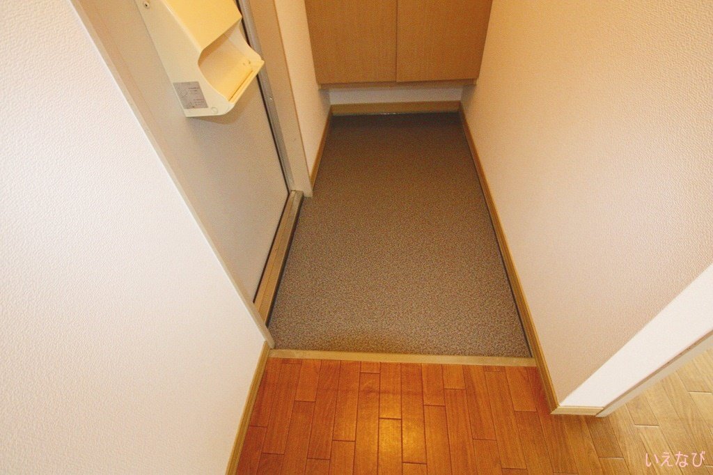 拡大写真:高松市松縄町 1階101の玄関