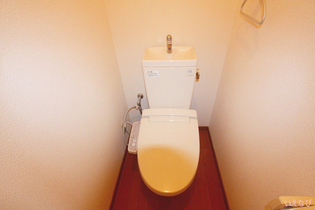 拡大写真:高松市多肥下町 3階301のシャワー付トイレ
