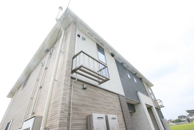 拡大写真：高松市下田井町 2階201の外観写真（昼）