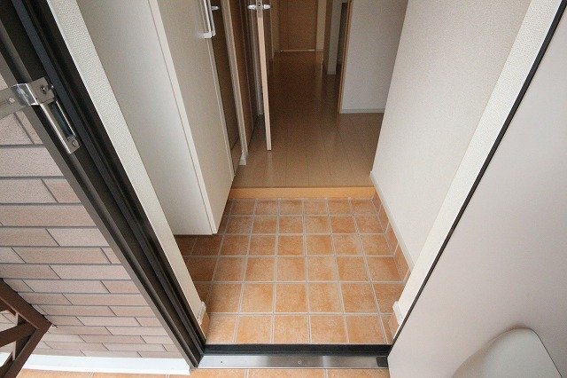 拡大写真:高松市元山町 1階103の玄関