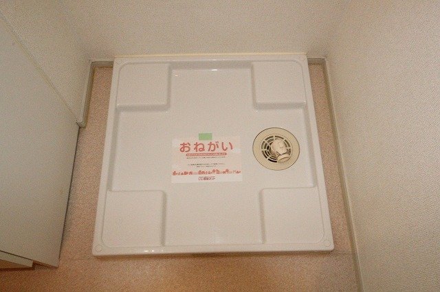 拡大写真:高松市元山町 1階103の洗濯機置場