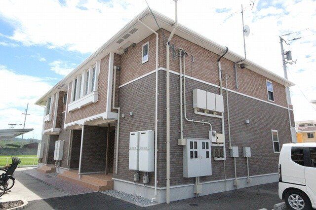 拡大写真:高松市元山町 1階103の外観写真(昼)