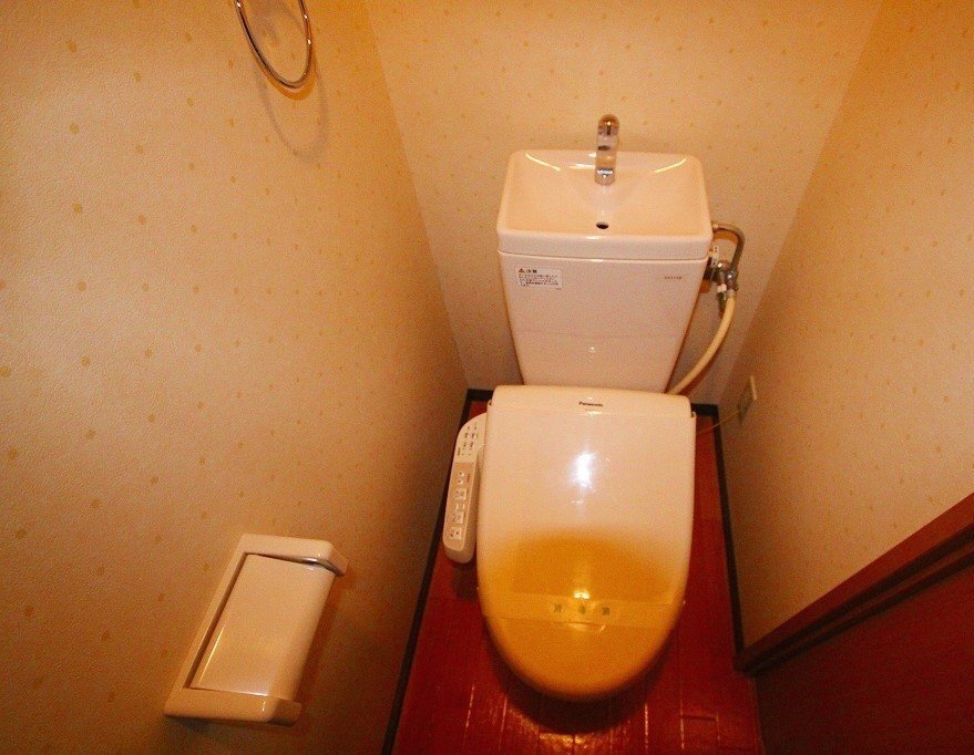 拡大写真：LUMIERE 1階101のシャワー付トイレ