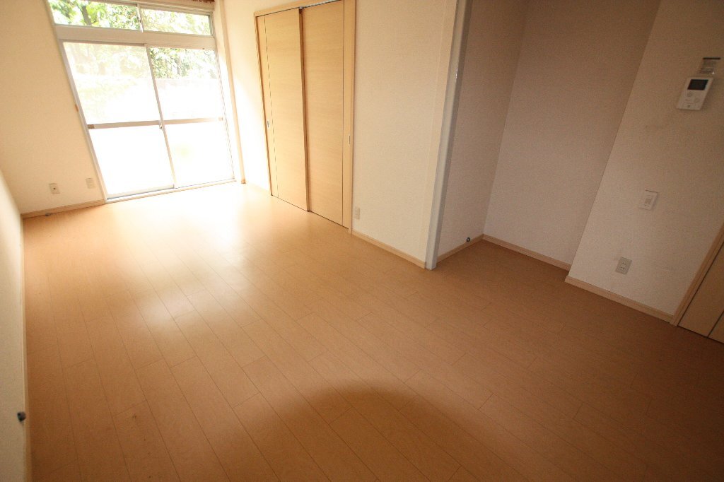 拡大写真：高松市香西本町 2階201のリビング