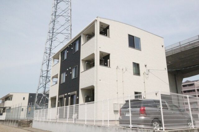 拡大写真:高松市太田下町 2階202の外観写真(昼)