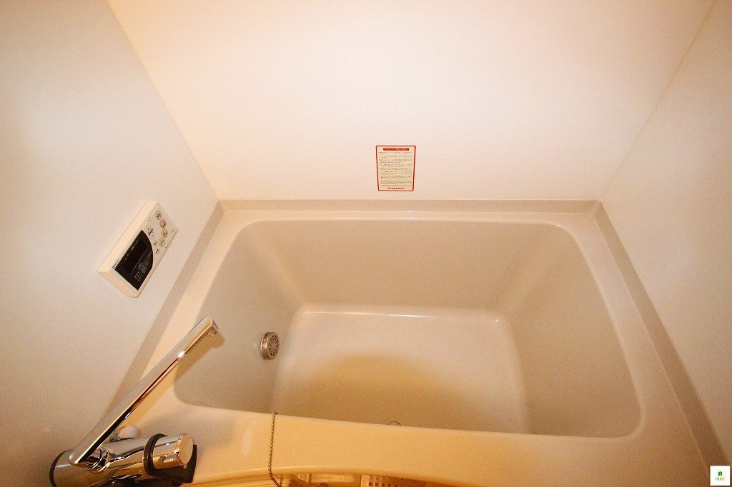 拡大写真:高松市伏石町 2階201のバス