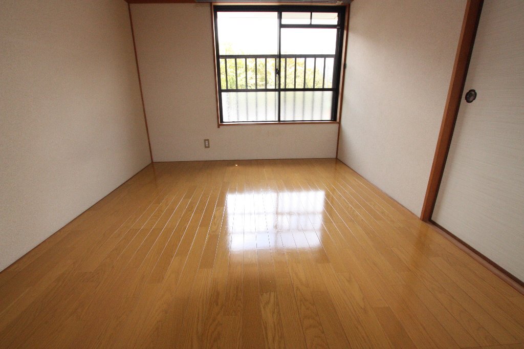 拡大写真：高松市新北町 1階105の洋室