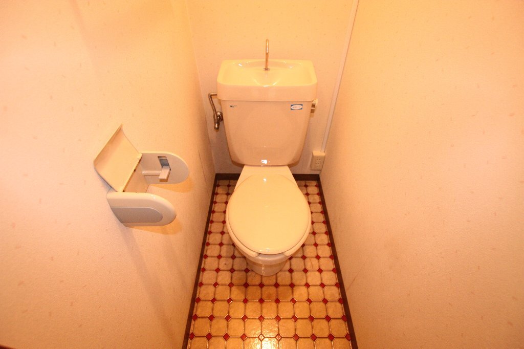 拡大写真：高松市新北町 1階105のトイレ